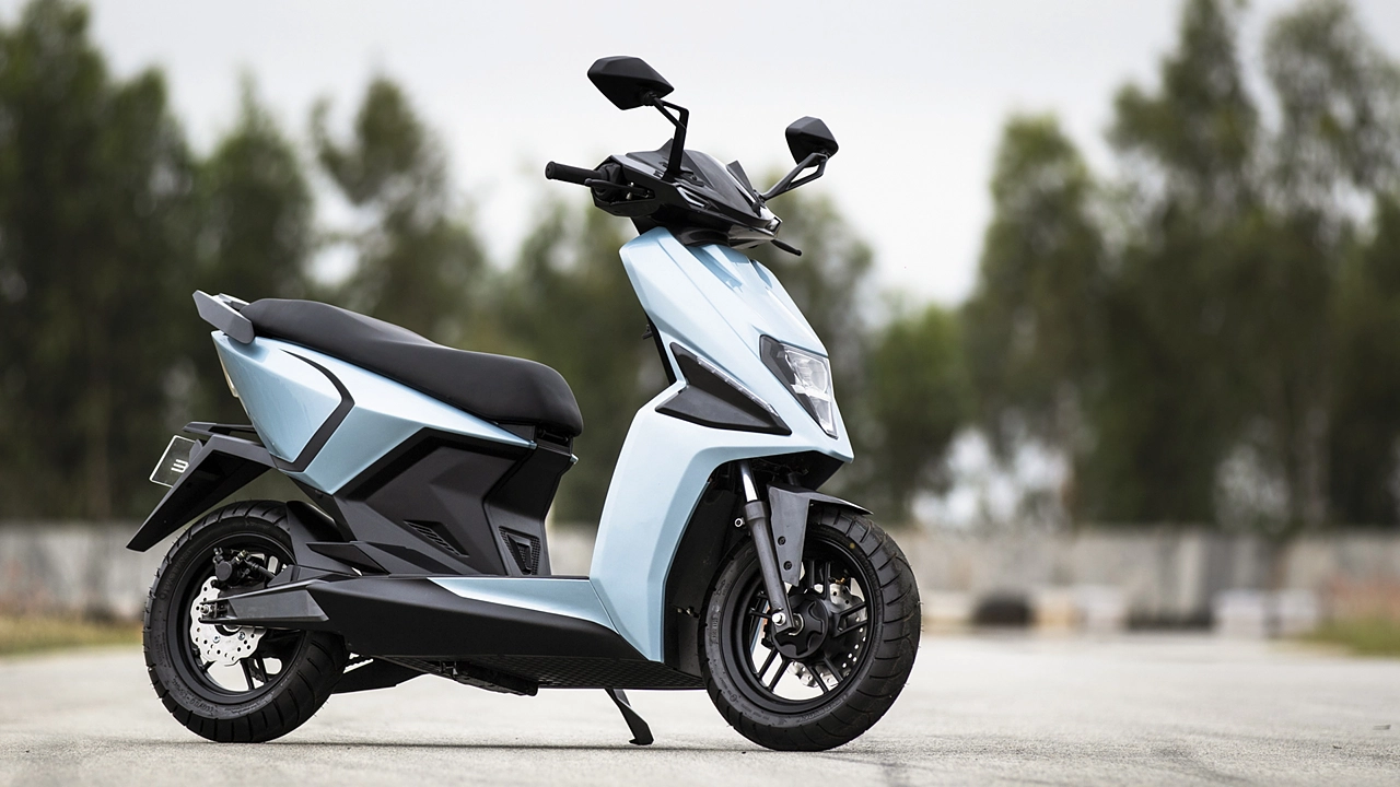  Electrifying the Commute: Exploring the Rise of Electric Scooters