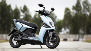 Read more about the article Electrifying the Commute: Exploring the Rise of Electric Scooters