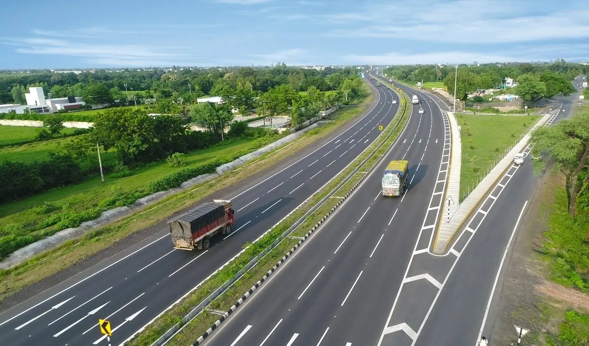 Read more about the article How to Stay Safe on Indian Highways: Pro Tips