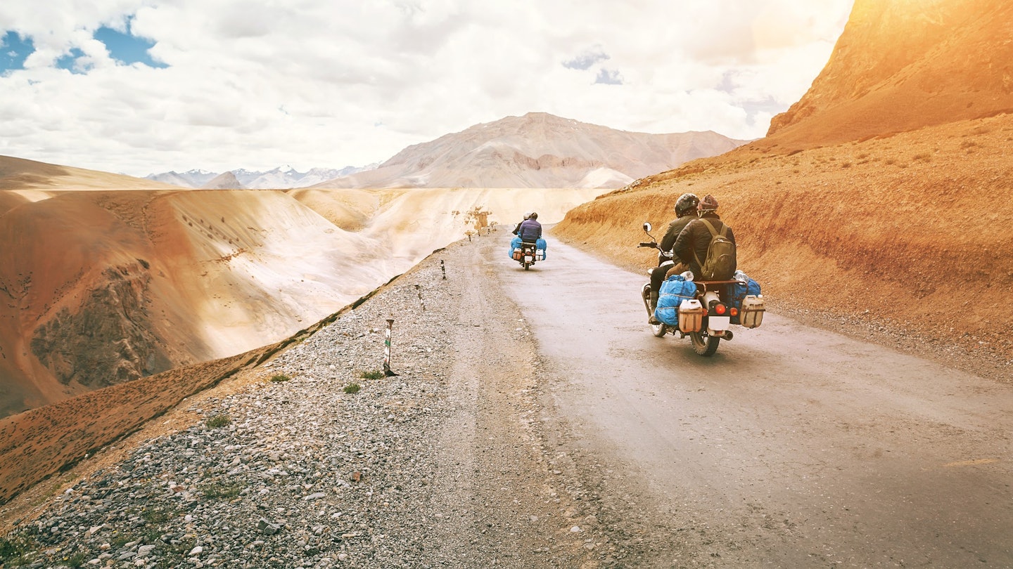 Read more about the article Top Road Trip Routes in India for Car Enthusiasts