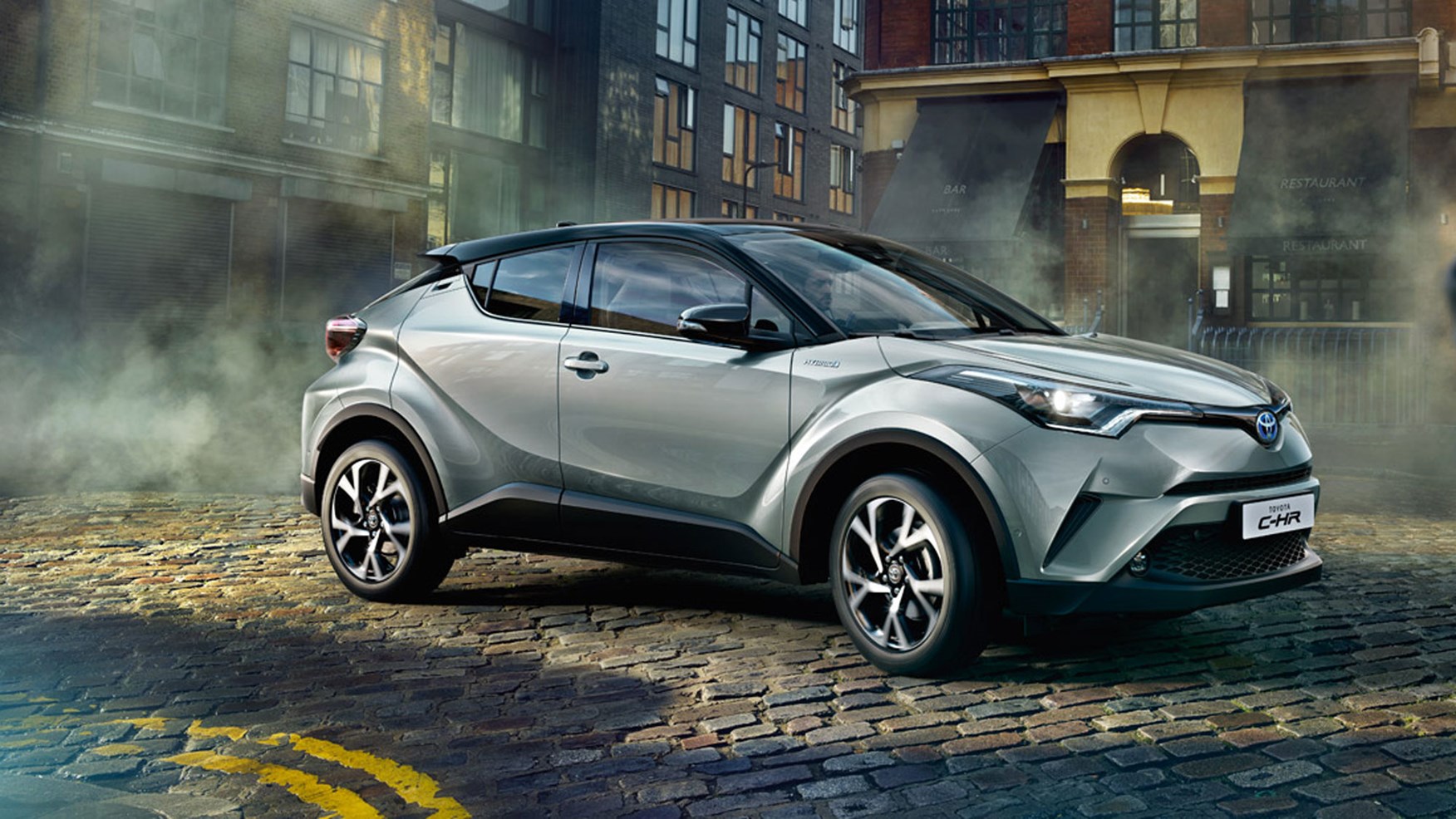 Read more about the article Electric vs Hybrid Cars: Understanding the Differences